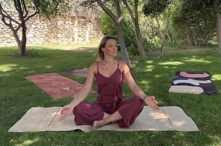 combinaison de yoga méditation