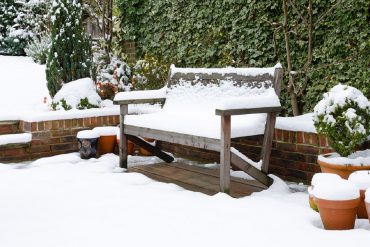 Mobilier de jardin : quel entretien en hiver ?