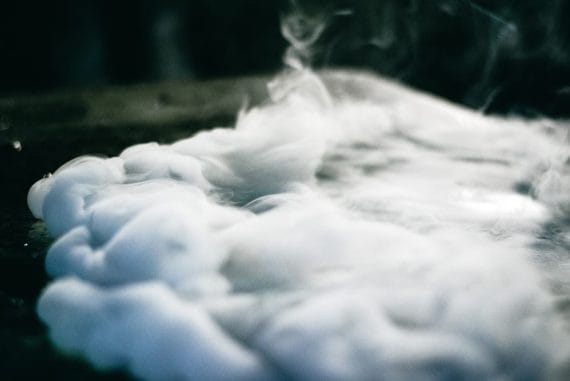 Les 4 meilleurs fluides pour machines à fumée pour recréer vos événements