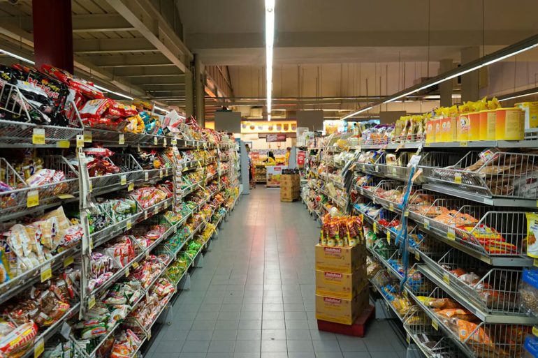 Prix au kilo, vrac, marques de distributeur : les réflexes qui allègent le caddie